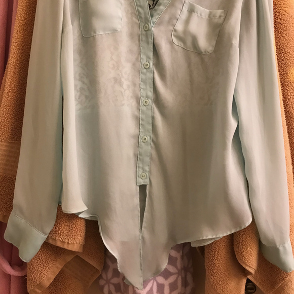 woman's blouse - Picture 4 of 4